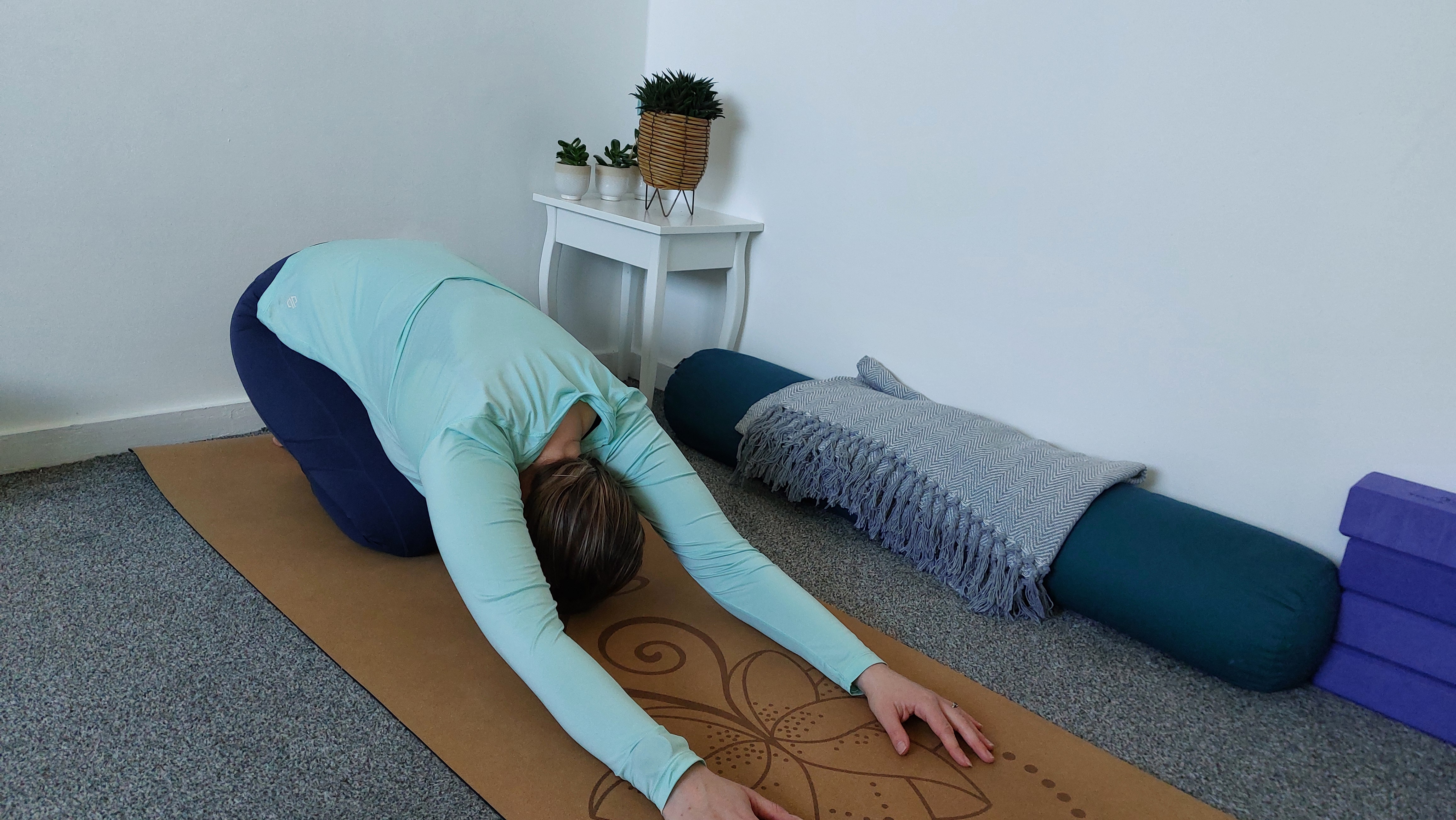 Child&rsquo;s Pose demonstration